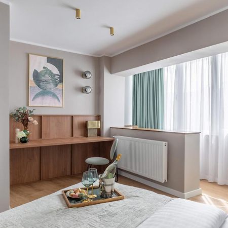 Holt - Sublime Minty Green 1Br On The Park Bukarest Eksteriør billede