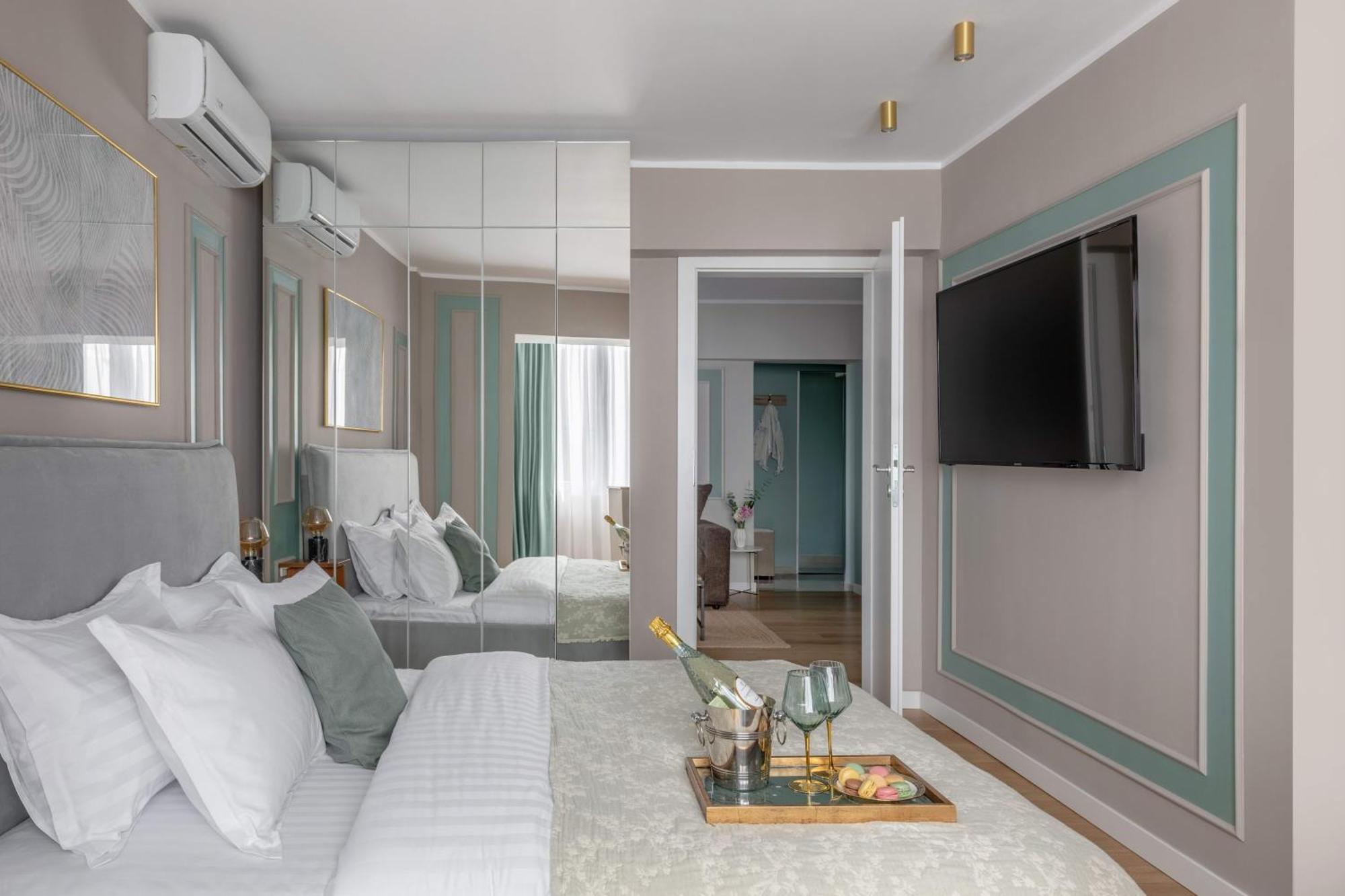 Holt - Sublime Minty Green 1Br On The Park Bukarest Eksteriør billede